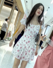 trump1582【KFC】精致美女和闺蜜逛街化妆·碎花裙宽松打底内内前后CD