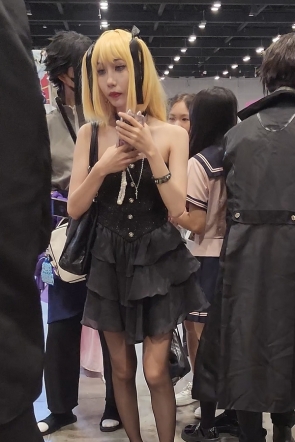 a27【XZDCS】偷拍双马尾黑丝袜蕾丝内裤发黄+洛丽塔小妹粉内