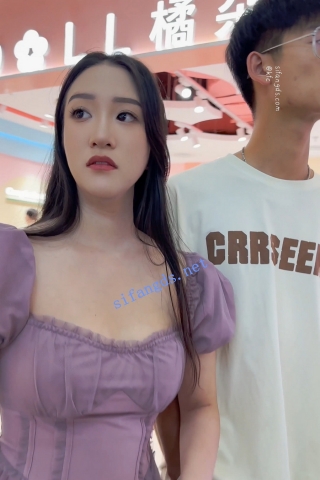 trump1283【KFC】紫色长裙靓女和男友逛街·灰色内内全程跟拍CD