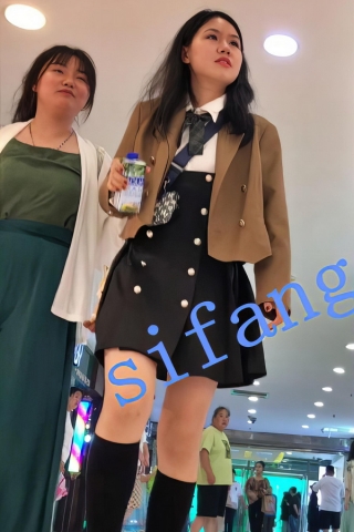 ac53抄底和闺蜜逛商场的jk制服美女诱人花边白内