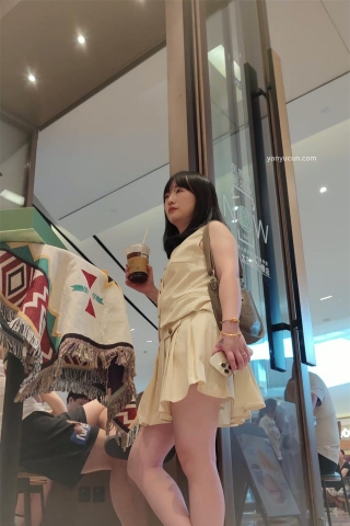 XM286黄色短裙小姐姐，豹纹内内