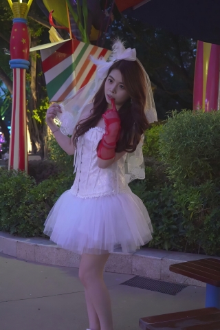 (BC-AA-626)蕾丝婚纱裙美女看演唱会..跟拍CD开灯照亮浅黄内