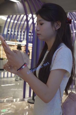 (BC-AA-561)几个大学生一起逛街..灰色长裙翘臀配窄内