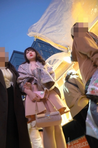 kc1575（空城原创）细跟连衣裙美女逛街，微透白N包裹肥臀