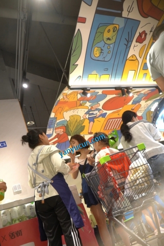 kc1614（空城原创）超宽松裤裙可爱少妇逛超市，干净白N包裹肉臀