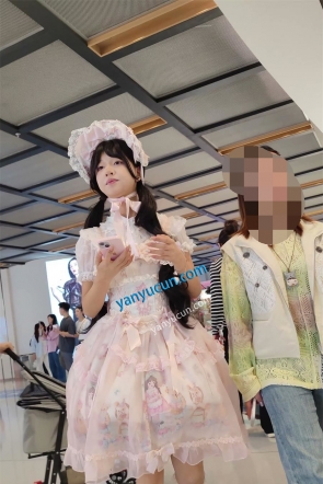 XM489洛丽塔小姐姐和朋友逛街，白色内内