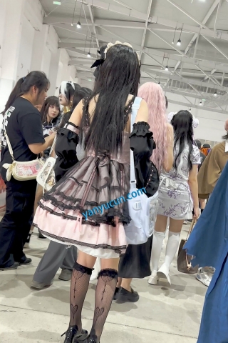 trump1435⭐⭐⭐过膝袜嫩妹COSER穿了透明内·反差感无毛白虎狂露一线B