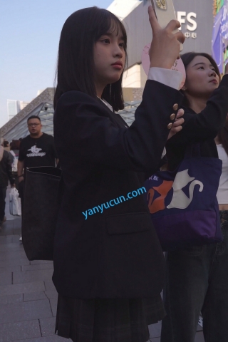 (BC-SSS-106)制服jk冬天过膝袜裸腿逛街..窄内夹进屁股缝上楼梯